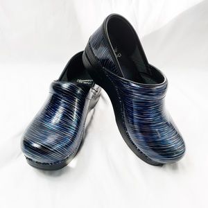 Dansko 37 (7) blue nursing shoes new w/ box